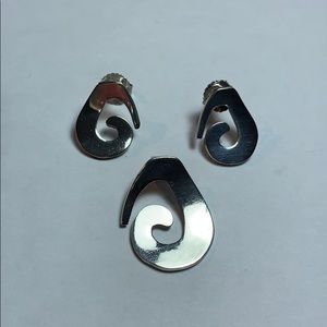 Sterling silver pendant and earrings